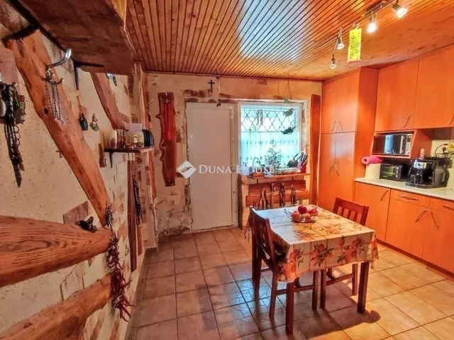 Eladó ház Budapest XVIII. kerület, Szent Imre kertváros 300 nm