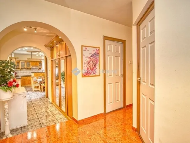 Eladó ház Vecsés 200 nm