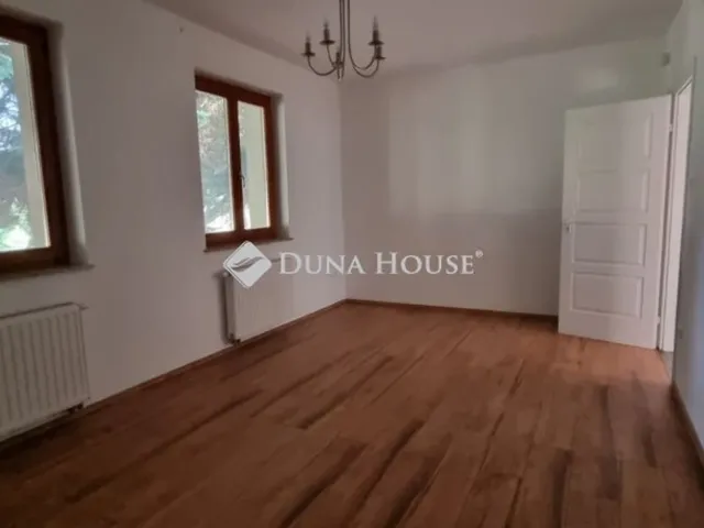 Eladó ház Dány 145 nm