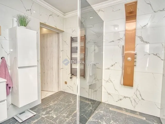 Eladó ház Gyál 260 nm