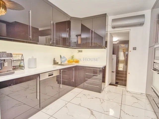 Eladó ház Gyál 260 nm