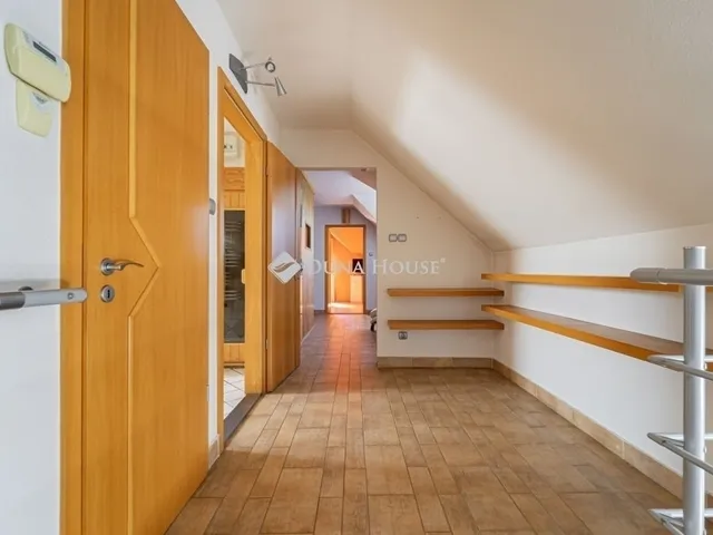 Eladó ház Budapest XVIII. kerület, Újpéteritelep 178 nm