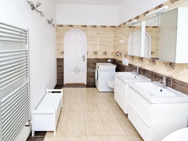 Eladó ház Budapest XVIII. kerület, Kossuth Ferenc-telep 295 nm