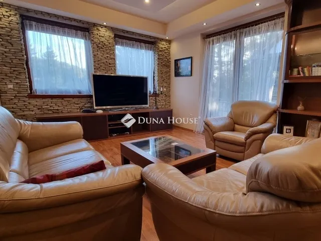 Eladó ház Komló 240 nm