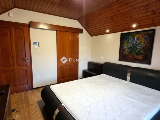 Eladó ház Komló 240 nm