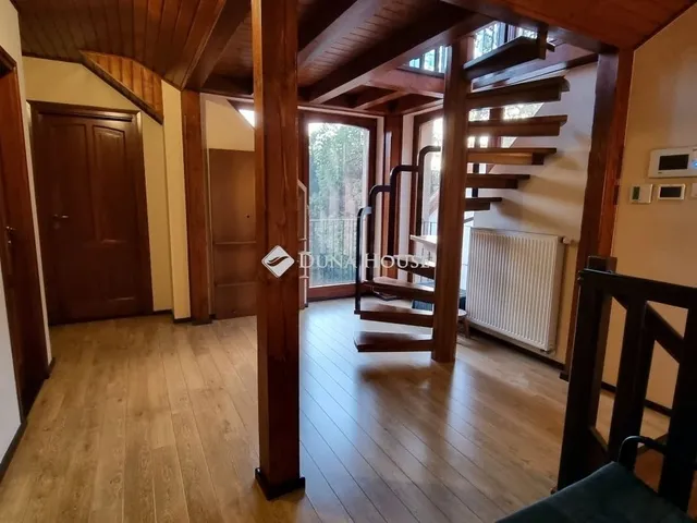 Eladó ház Komló 240 nm