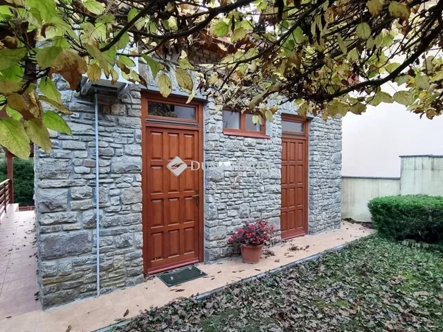 Eladó ház Komló 240 nm