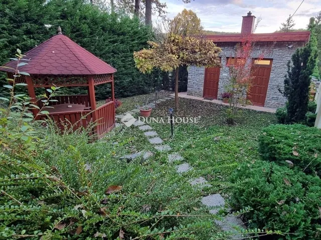 Eladó ház Komló 240 nm