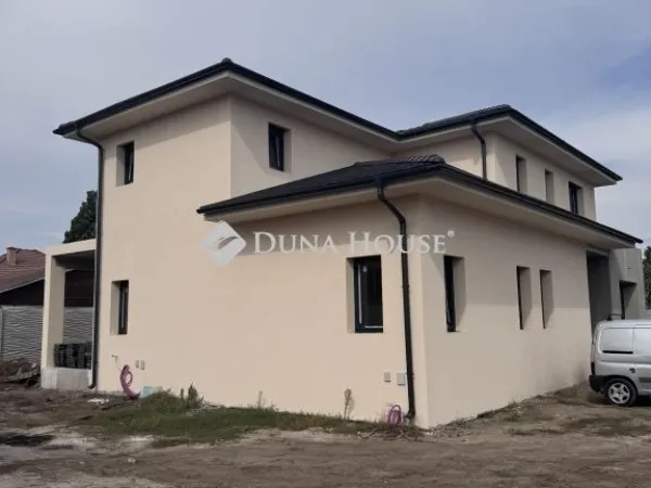 Eladó ház Gyál 285 nm