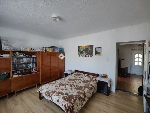 Eladó ház Úri 86 nm