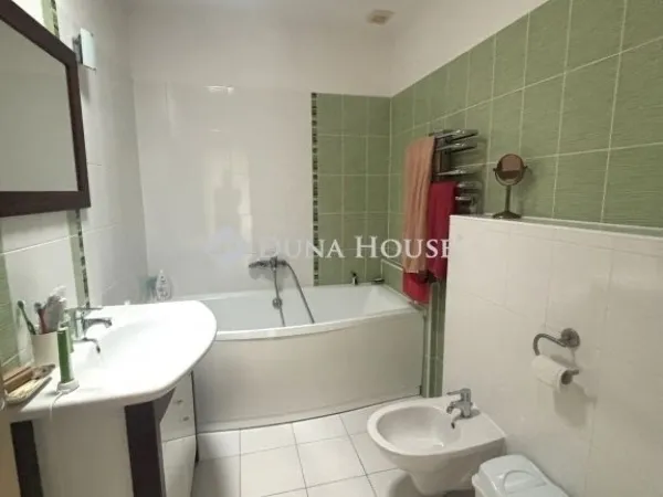 Eladó ház Pécel 195 nm