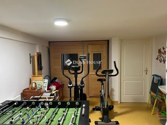 Eladó ház Pécel 195 nm