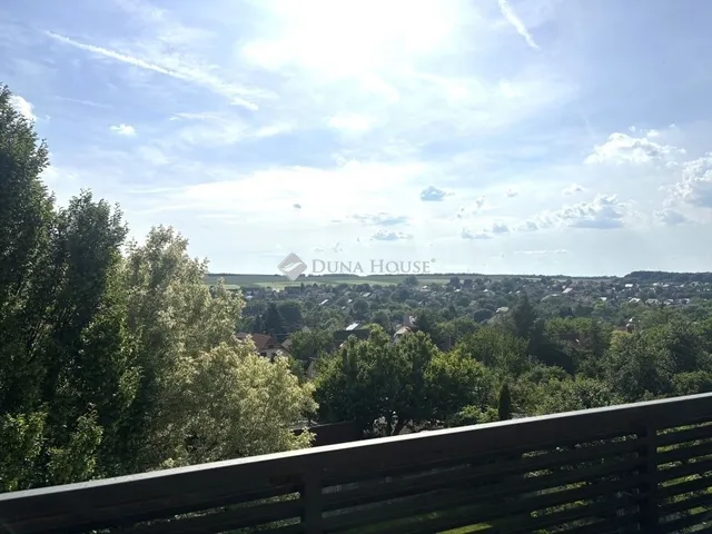 Eladó ház Pécel 195 nm