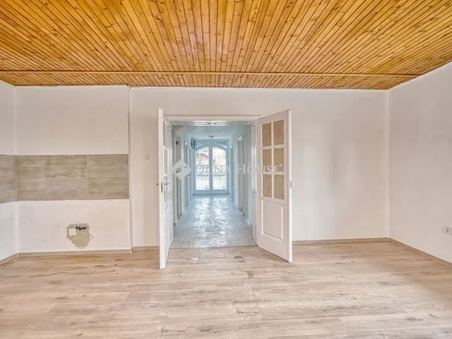 Eladó ház Budapest XVIII. kerület 386 nm