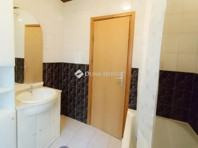 Eladó ház Péteri 263 nm