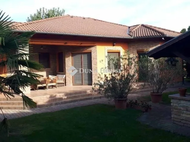 Eladó ház Vecsés 160 nm