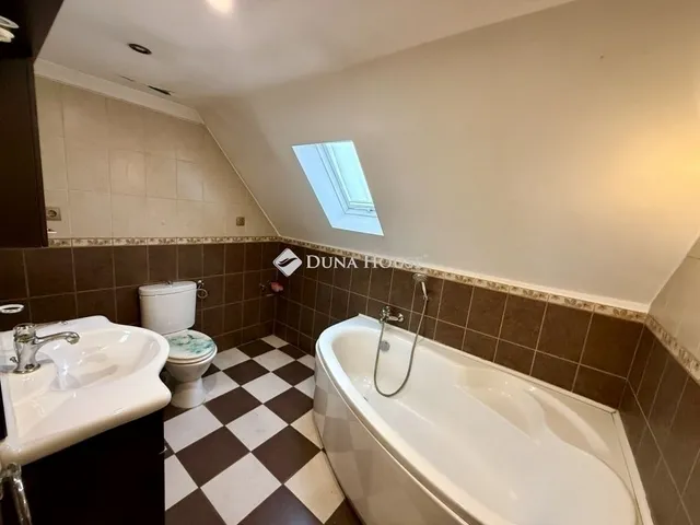 Eladó ház Gyál 240 nm