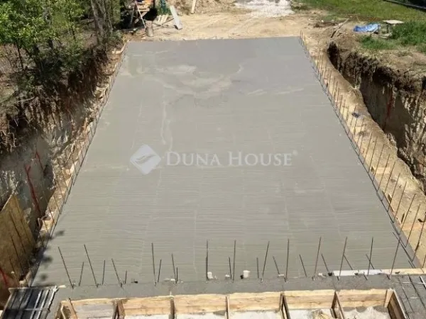 Eladó telek Budapest III. kerület 668 nm