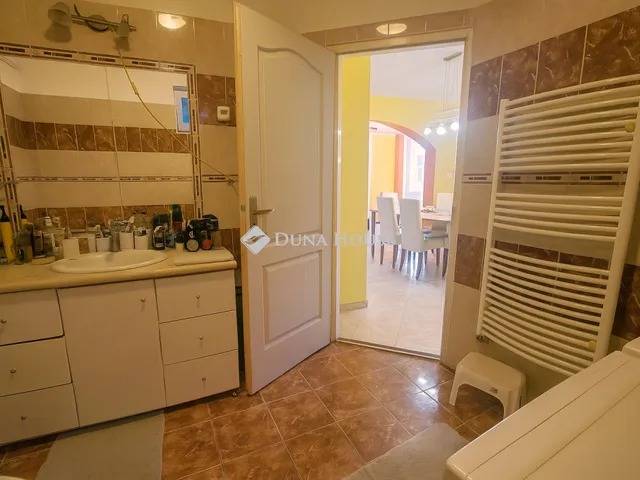 Eladó ház Üllő 122 nm