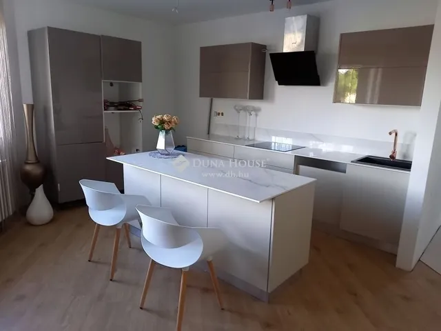 Eladó ház Pécel 200 nm