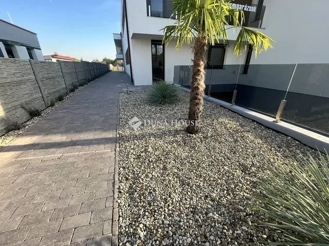 Eladó lakás Dabas 84 nm