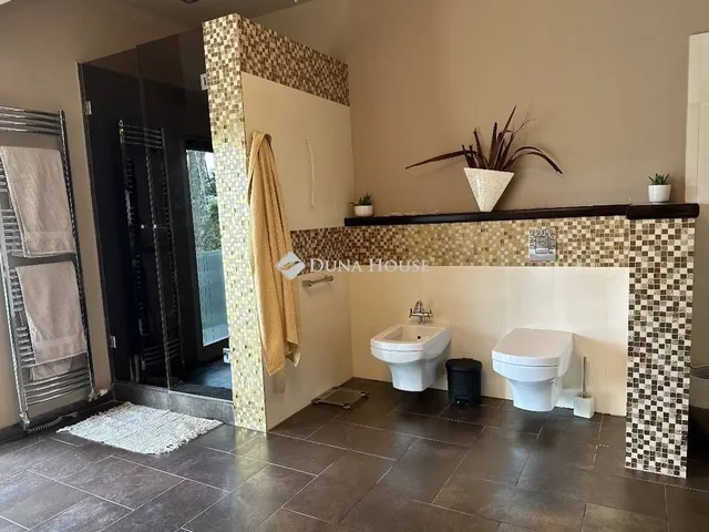 Eladó ház Budapest XVI. kerület, Sashalom 290 nm