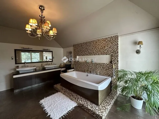 Eladó ház Budapest XVI. kerület, Sashalom 290 nm