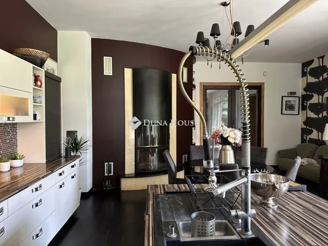 Eladó ház Budapest XVI. kerület, Sashalom 290 nm