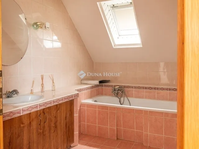 Eladó ház Budapest XVIII. kerület 196 nm