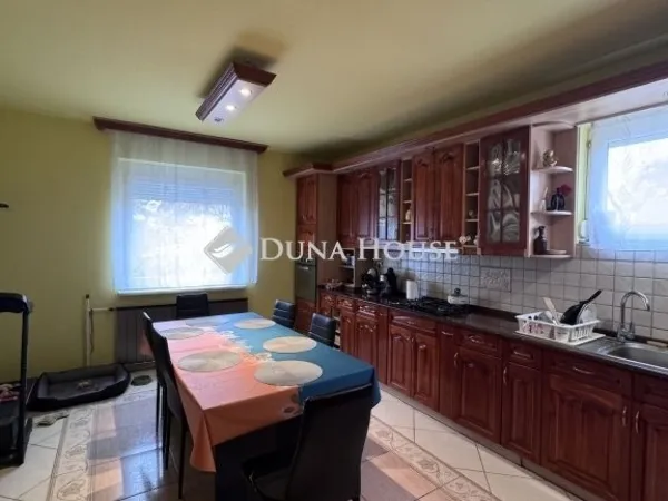 Eladó ház Vecsés 201 nm