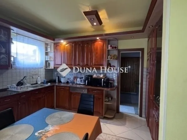 Eladó ház Vecsés 201 nm