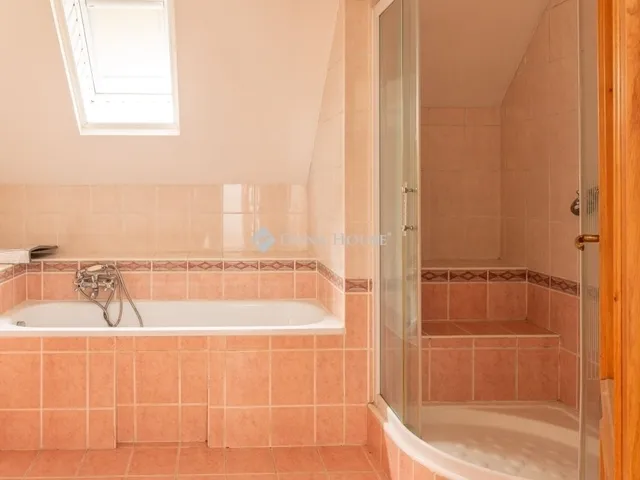 Eladó ház Budapest XVIII. kerület, Szemeretelep 196 nm