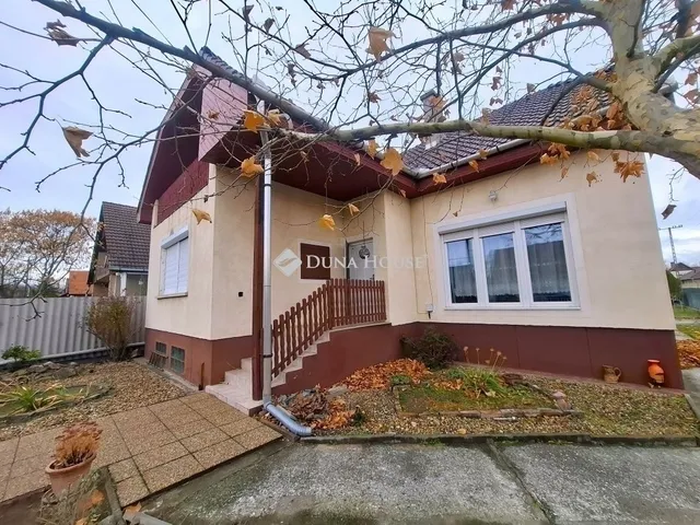 Eladó ház Tápiószecső 215 nm