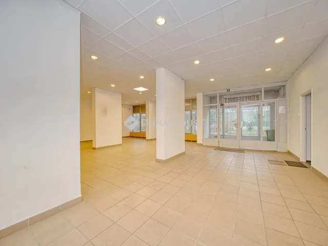 Eladó kereskedelmi és ipari ingatlan Budapest XIX. kerület 169 nm