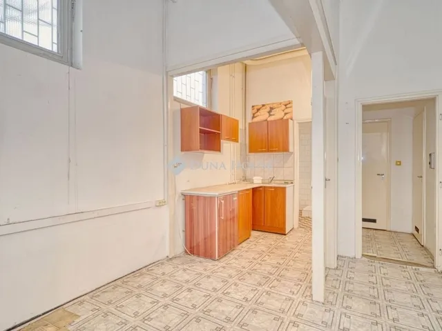 Eladó kereskedelmi és ipari ingatlan Budapest XIX. kerület 169 nm