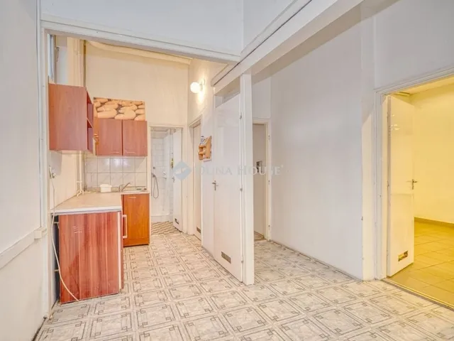 Eladó kereskedelmi és ipari ingatlan Budapest XIX. kerület 169 nm