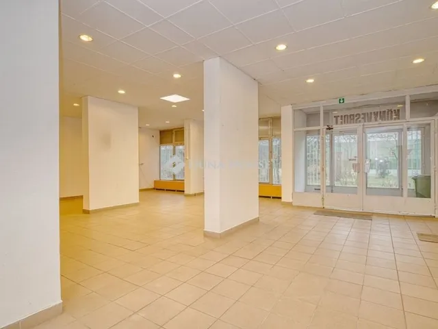 Eladó kereskedelmi és ipari ingatlan Budapest XIX. kerület 169 nm