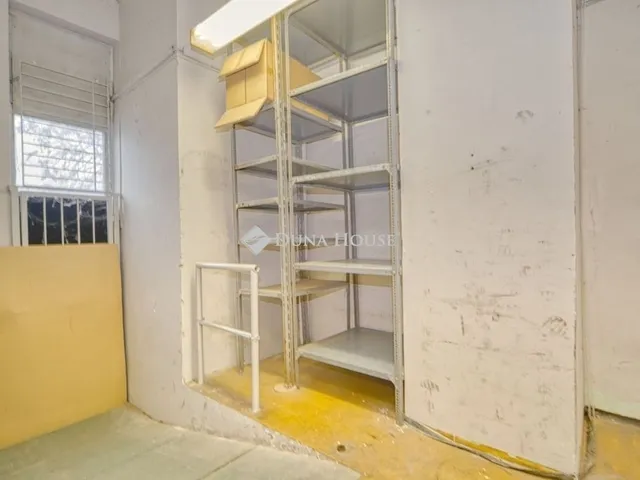 Eladó kereskedelmi és ipari ingatlan Budapest XIX. kerület 169 nm