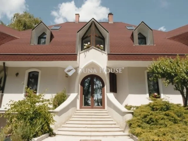 Eladó ház Budapest XVIII. kerület 360 nm