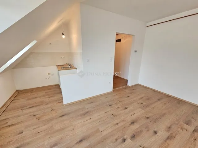 Eladó lakás Üllő 38 nm