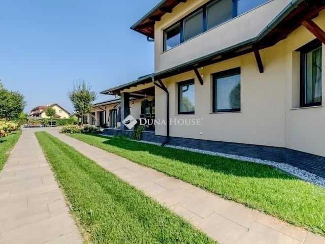 Eladó ház Üllő 217 nm