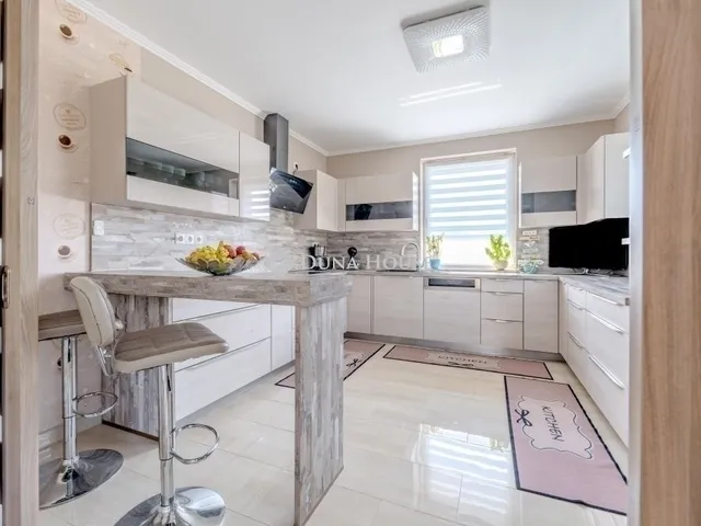 Eladó ház Üllő 217 nm