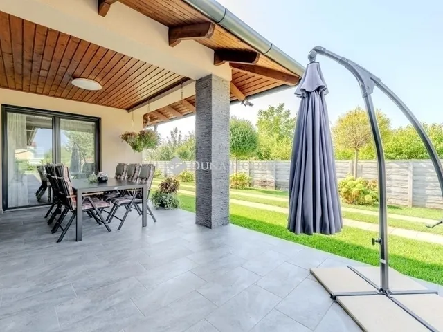 Eladó ház Üllő 217 nm