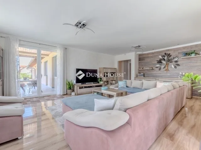 Eladó ház Üllő 217 nm