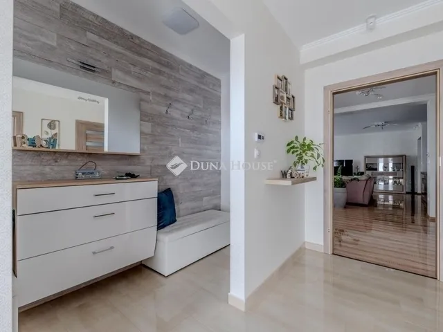 Eladó ház Üllő 217 nm