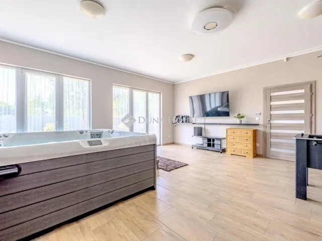 Eladó ház Üllő 217 nm