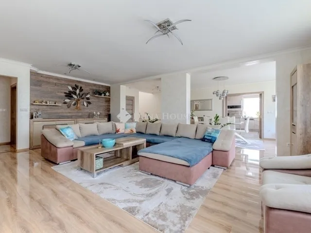 Eladó ház Üllő 217 nm