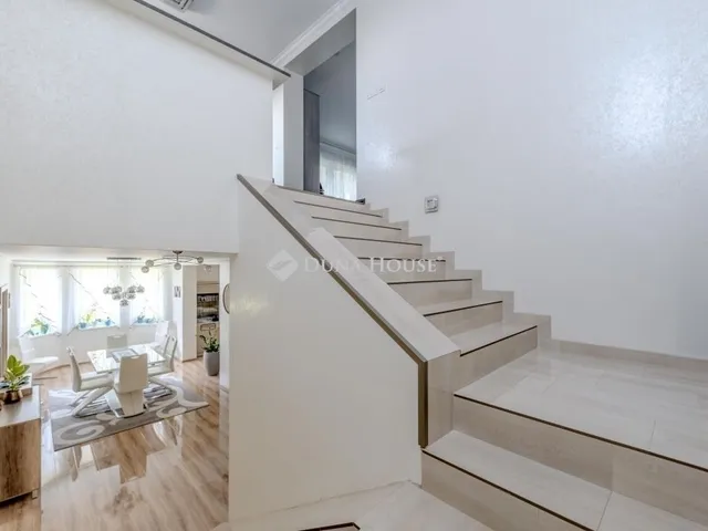 Eladó ház Üllő 217 nm