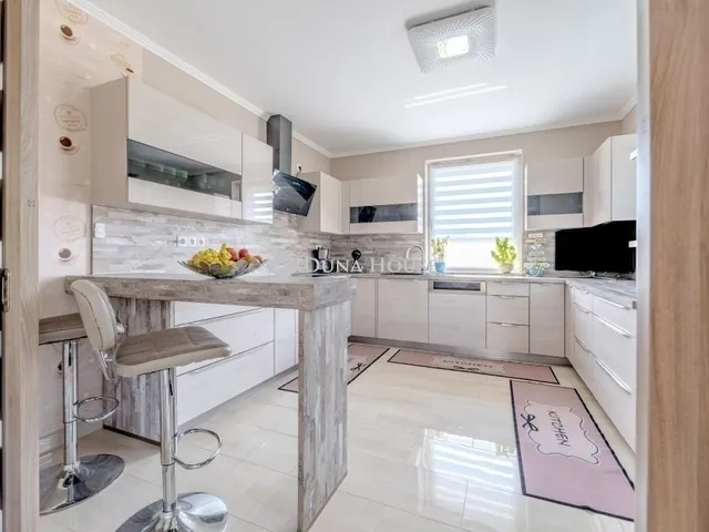 Eladó ház Üllő 217 nm