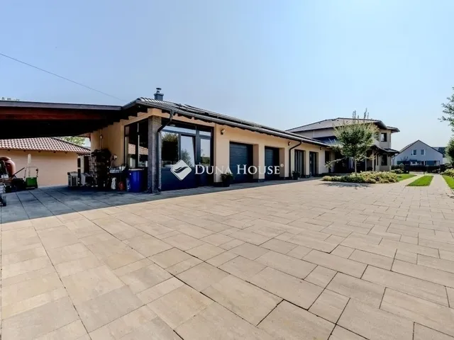 Eladó ház Üllő 217 nm